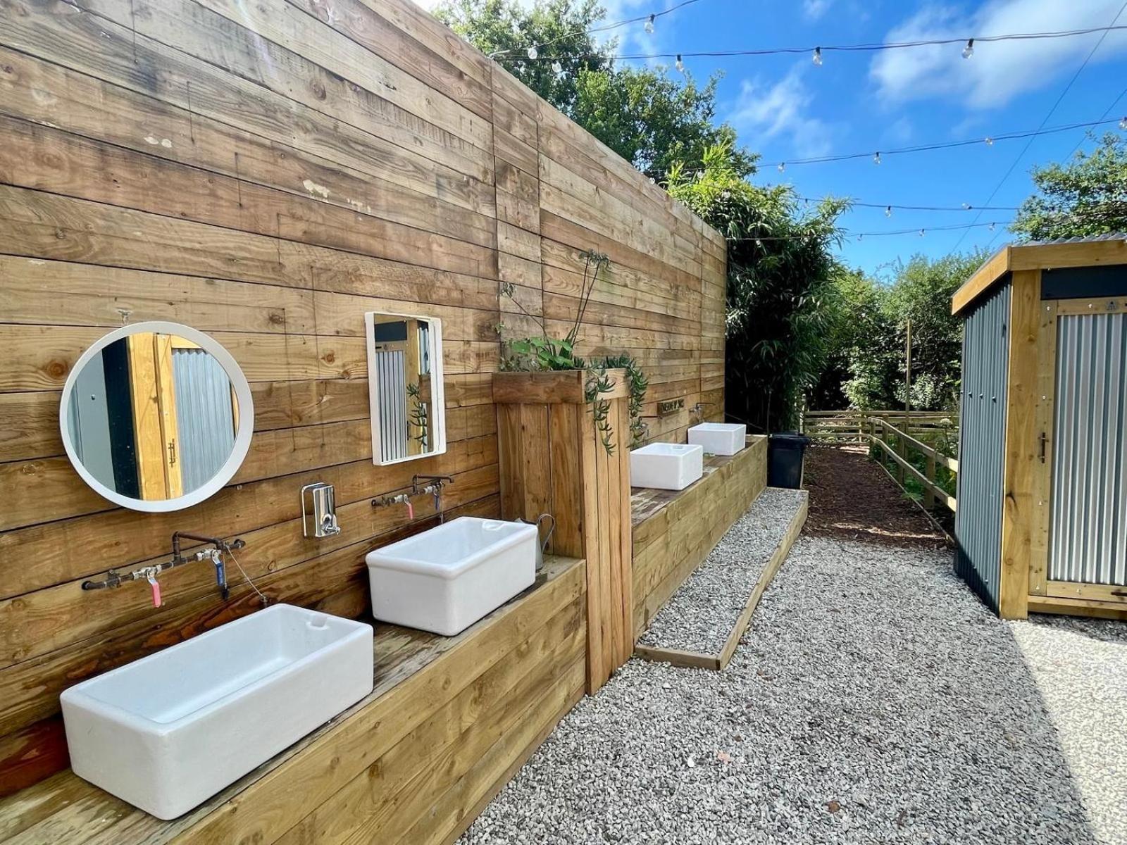 Lakeside Glamping Firecrest Сент-Колумб-Мейджор Экстерьер фото