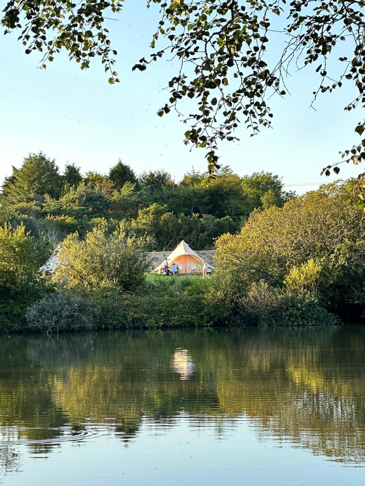 Lakeside Glamping Firecrest Сент-Колумб-Мейджор Экстерьер фото