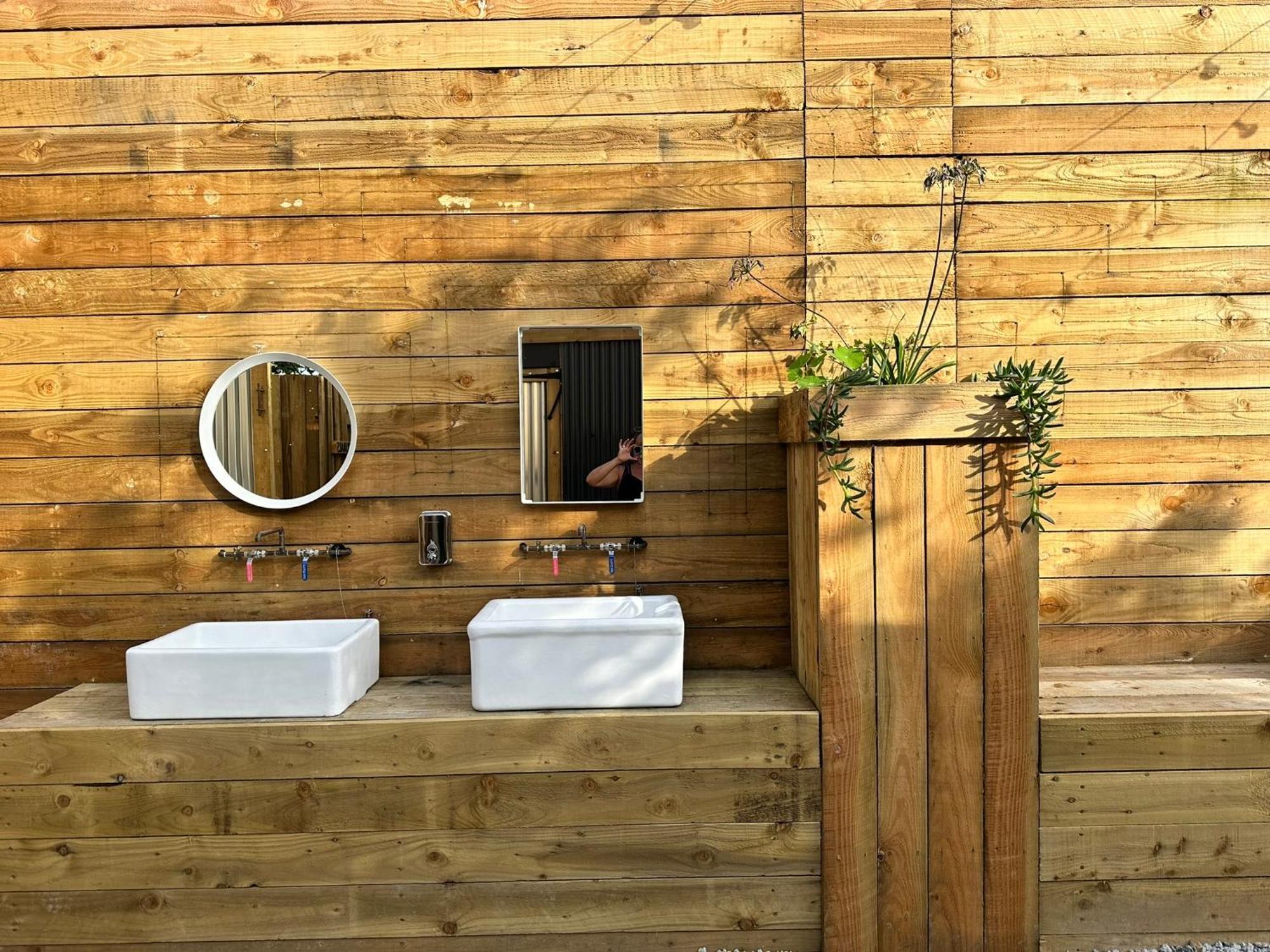 Lakeside Glamping Firecrest Сент-Колумб-Мейджор Экстерьер фото